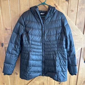 Black women’s extra large Northface winter coat